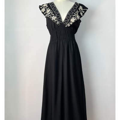 Vestido Bordado Negro